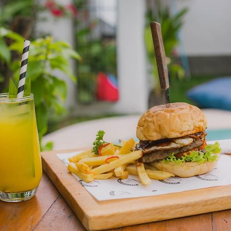 What The Duck Backpackers Canggu Eksteriør billede