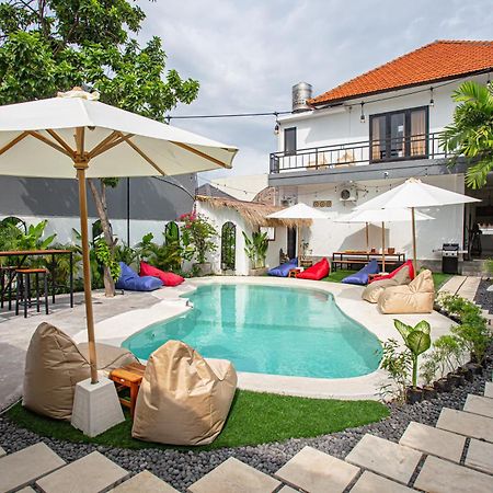 What The Duck Backpackers Canggu Eksteriør billede