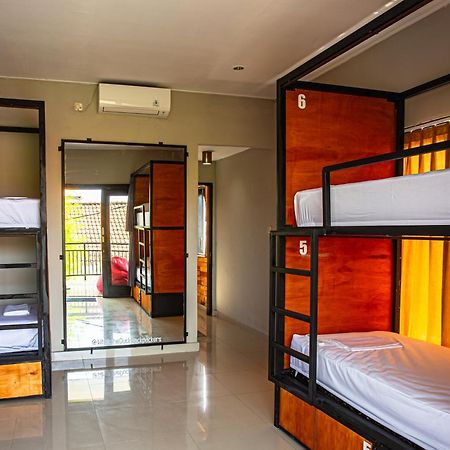 What The Duck Backpackers Canggu Eksteriør billede