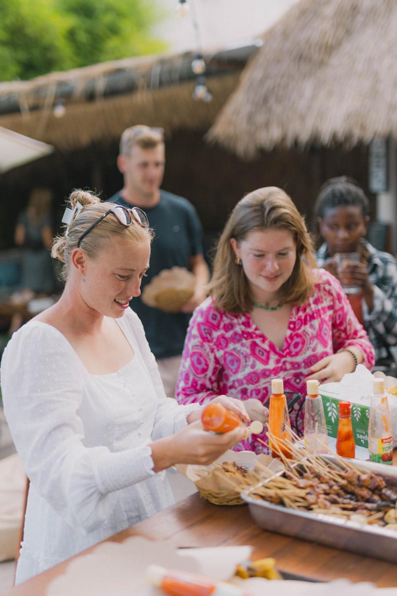 What The Duck Backpackers Canggu Eksteriør billede