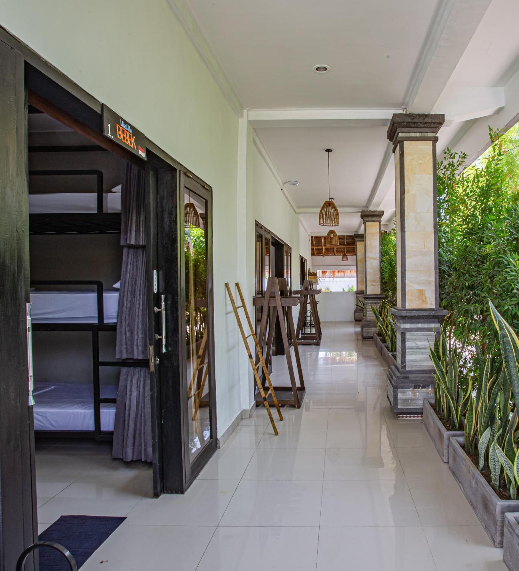 What The Duck Backpackers Canggu Eksteriør billede