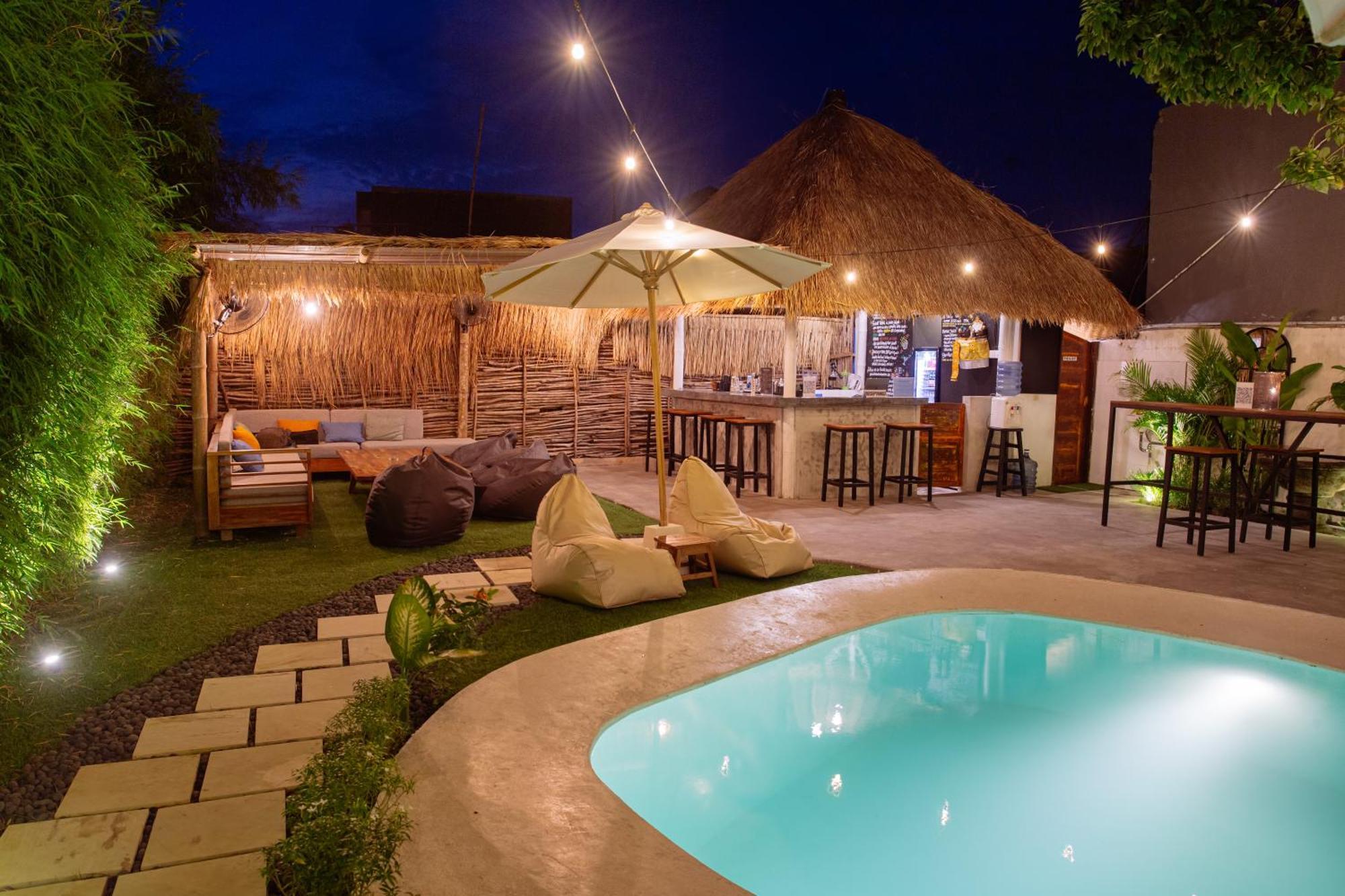 What The Duck Backpackers Canggu Eksteriør billede