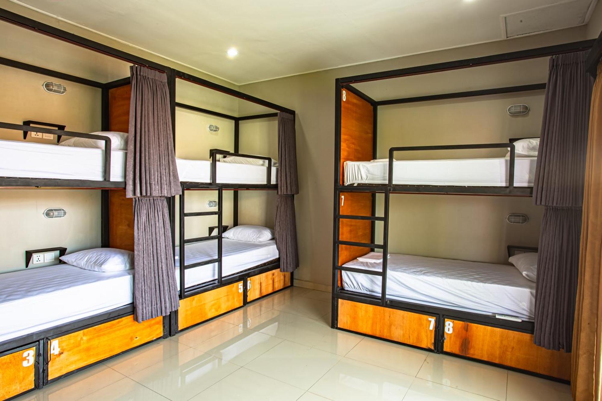 What The Duck Backpackers Canggu Eksteriør billede