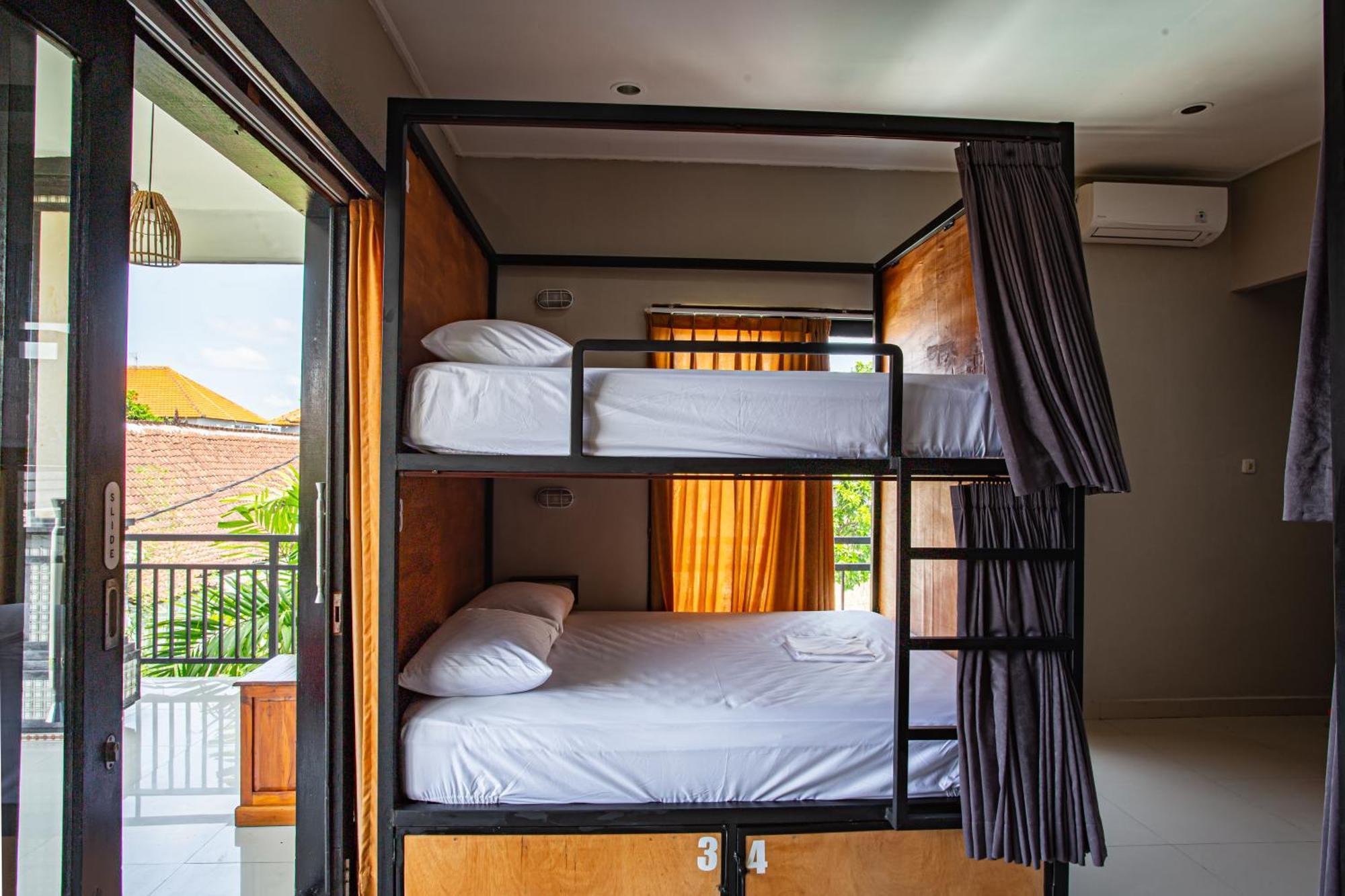 What The Duck Backpackers Canggu Eksteriør billede