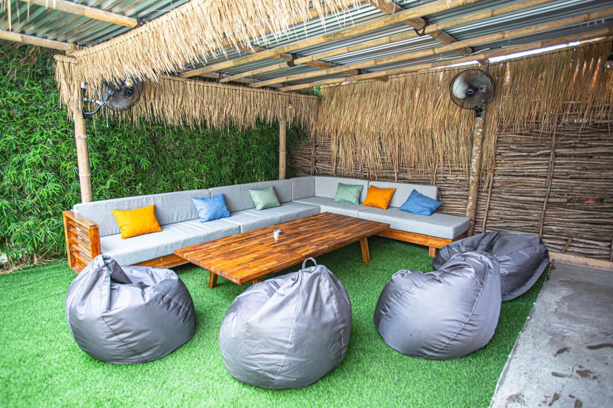 What The Duck Backpackers Canggu Eksteriør billede