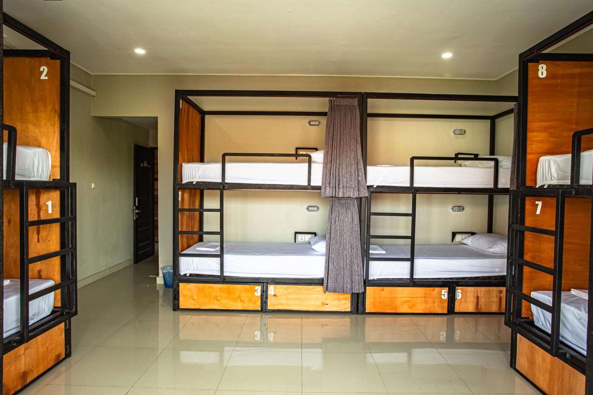 What The Duck Backpackers Canggu Eksteriør billede