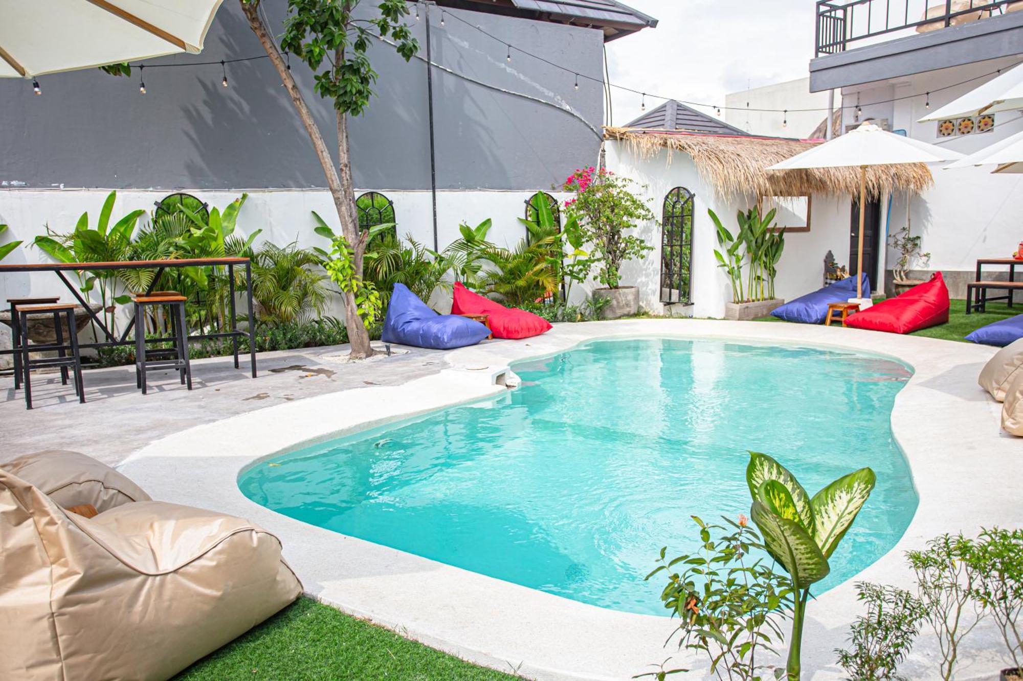 What The Duck Backpackers Canggu Eksteriør billede