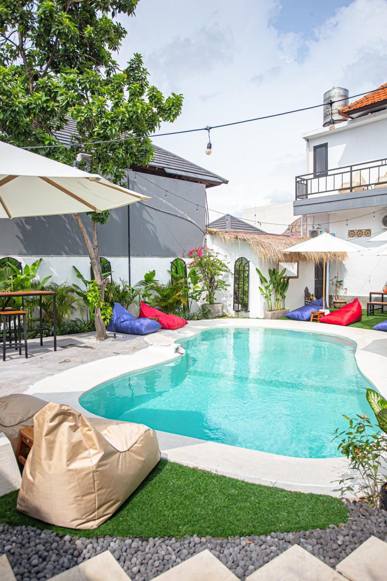 What The Duck Backpackers Canggu Eksteriør billede